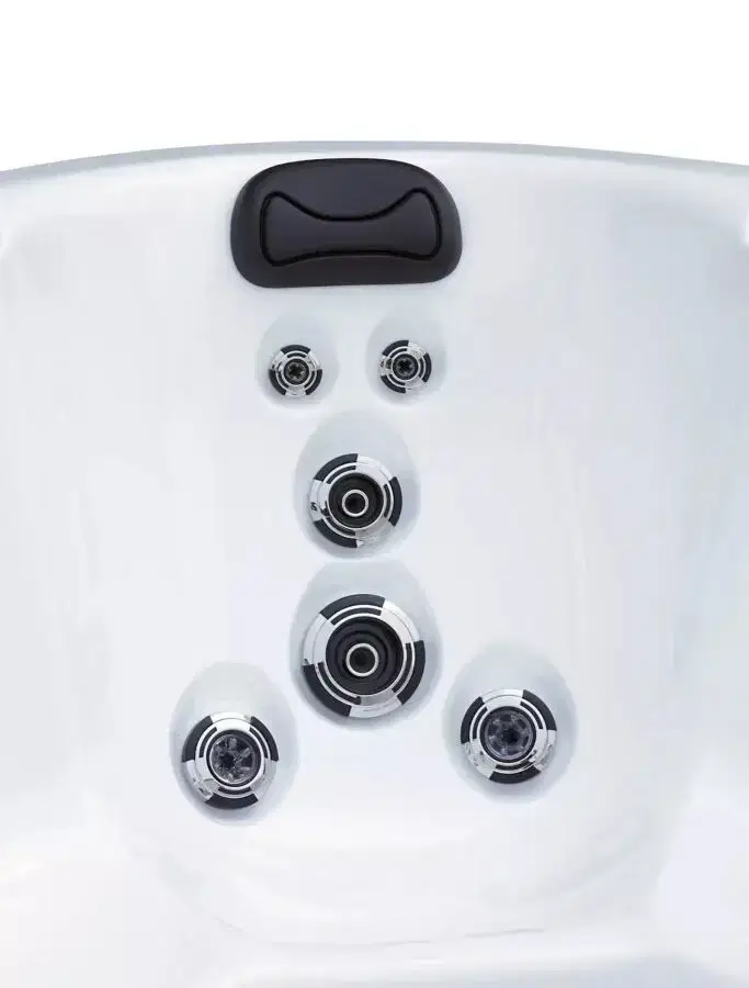 Reims Hot Tub